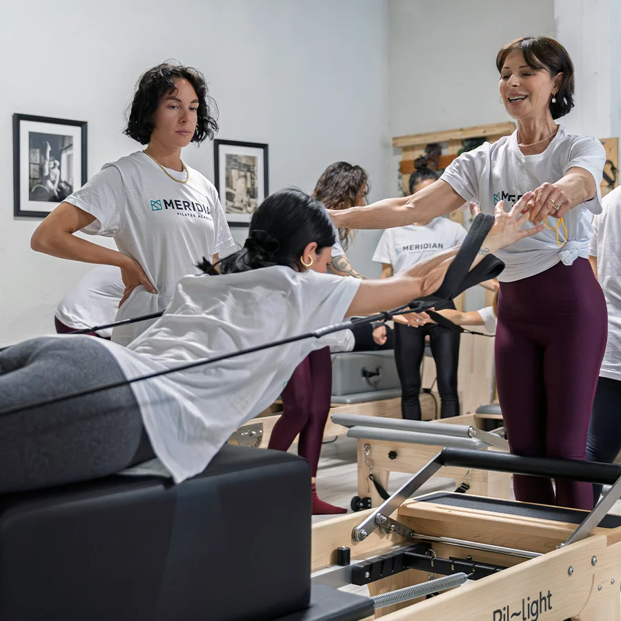 Lezione pratica durante corso istruttori Pilates Meridian